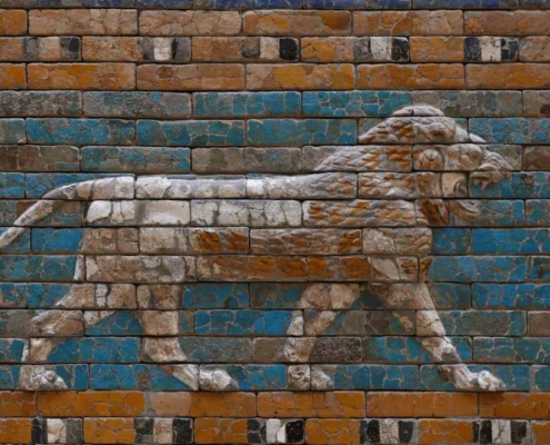 Ischtar-Tor. Ein Bild eines Löwen. Eines der prächtigsten Stadttore des alten Babylon. Es steht mit dem Inanna-Mythos in Verbindung.