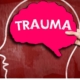 Ein Kopf. Im Gehirn steht das Wort "Trauma"
